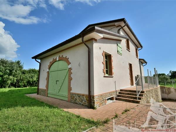 Casale con 3 camere e 2 bagni