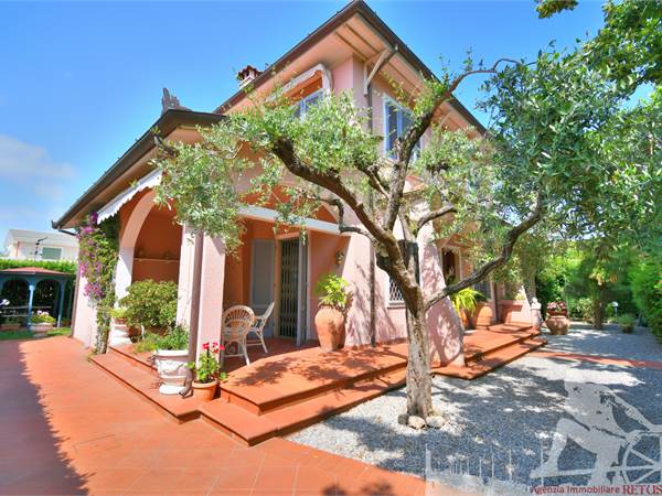 Villa con 5 camere e 5 bagni