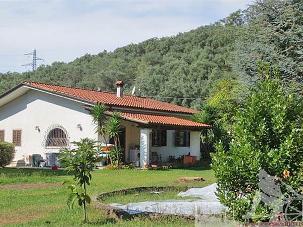 Villa singola con ampio parco