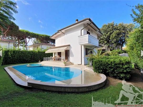 Villetta con piscina, tre camere e due bagni