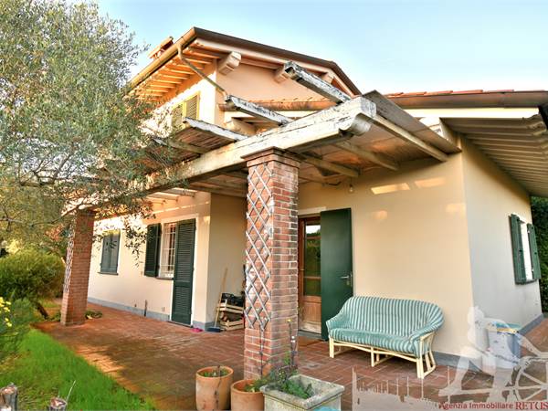 Villetta con quattro camere e dependance